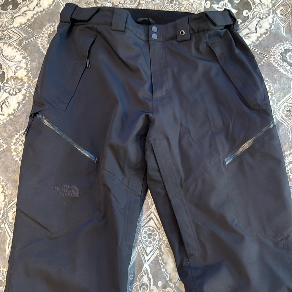 Mens The North Face insulated Chakal Snow Pants Size XL velcro adjustable waist.